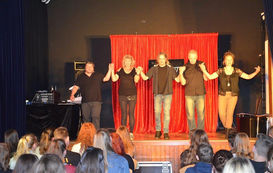 Zum zweiten Mal an der Ursulinenschule:  das Theater RequiSiT 